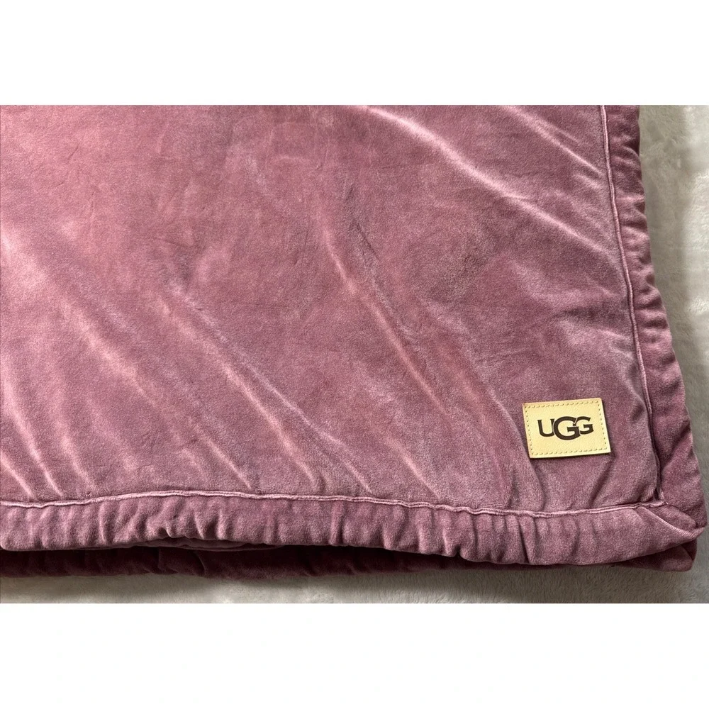 UGG AUSTRALIA, CLASSIC COCO PLUSH SHERPA BLANKET/THROW 50x70 OFF WHITE/MAUVE